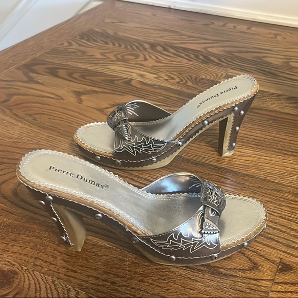 Pierre Dumas Silver Mules with Wedge Heel and Decorative Strap - Picture 4 of 9